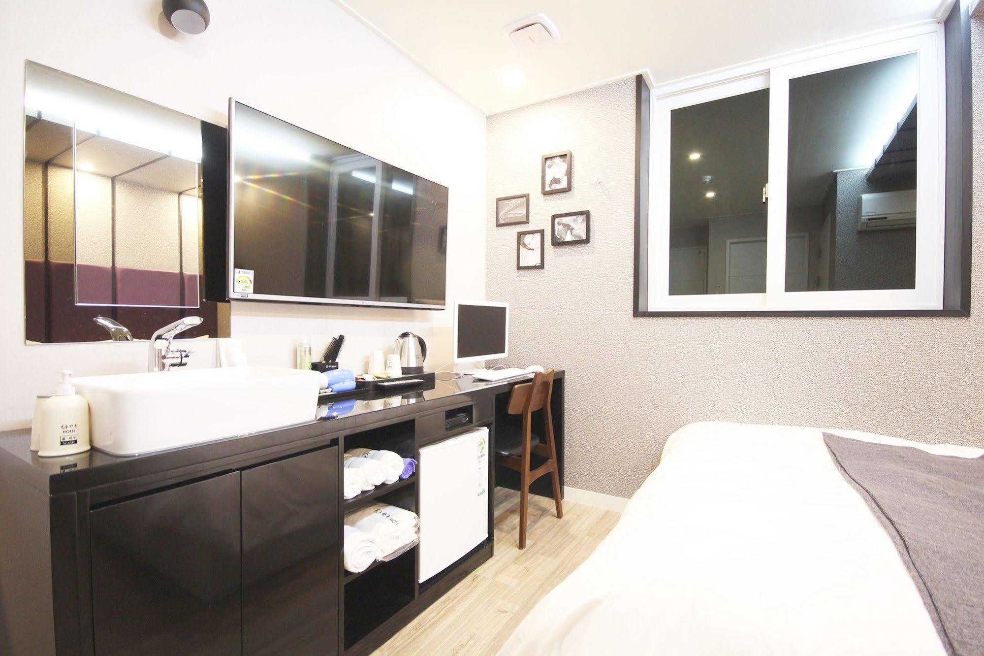 Haru Hotel Gimhae Buitenkant foto